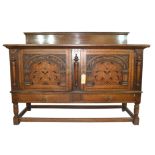 Good quality early 20th century oak sideboard in 17th century style having a chequered inlaid