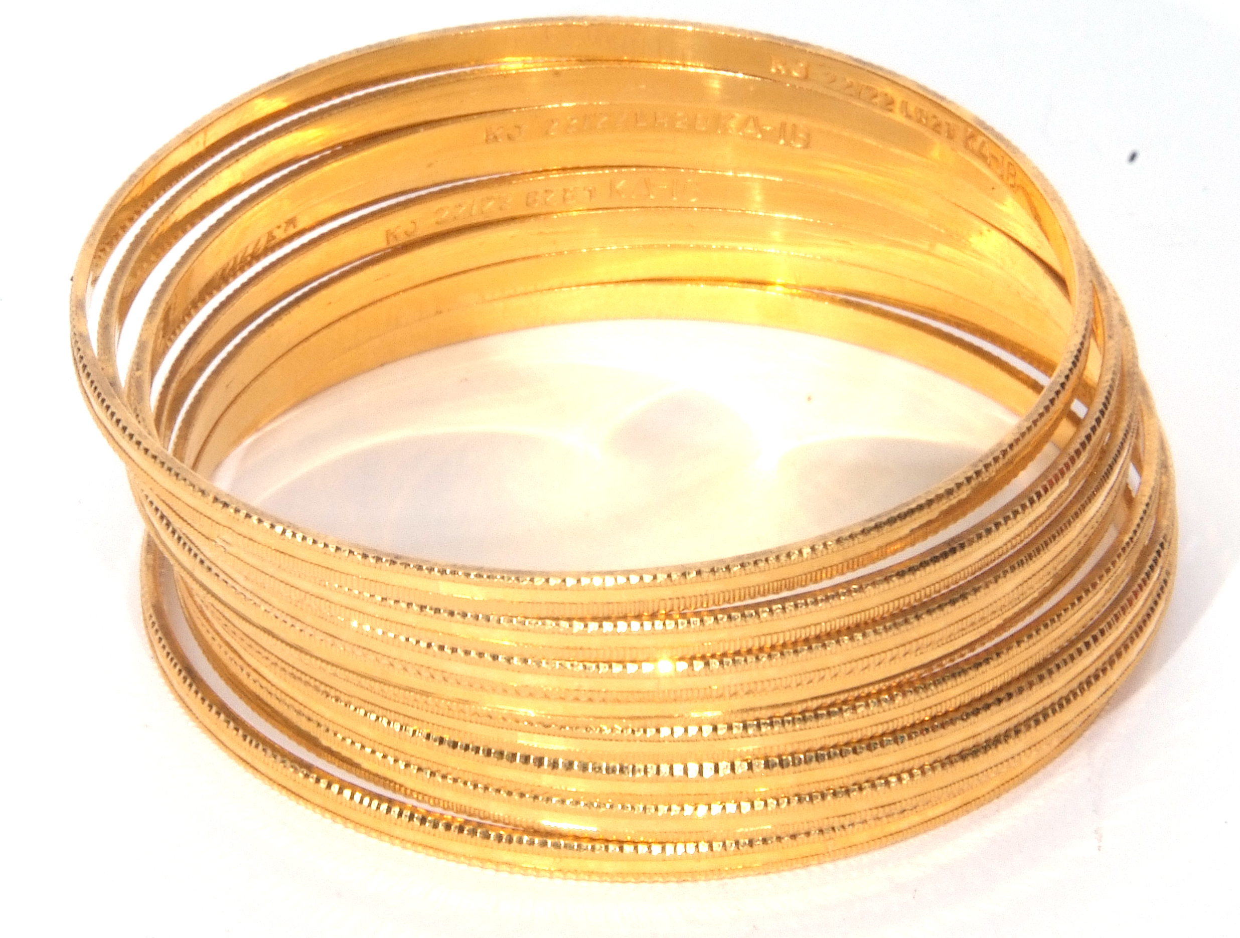 Eight high grade yellow metal bangles each decorated with a steel cut design 80.0gms - Image 3 of 7