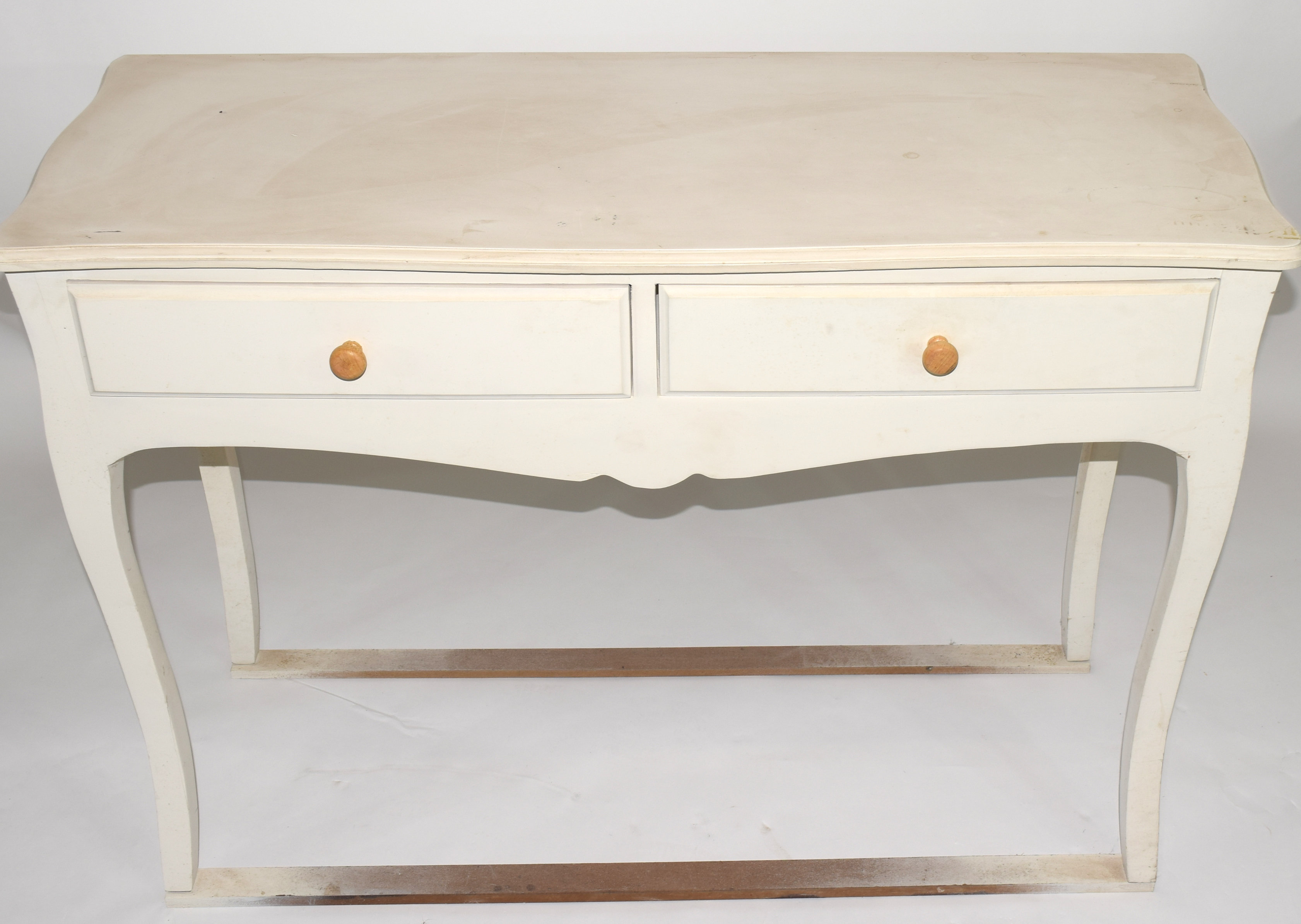 Contemporary white finish composite two-drawer side table raised on swept legs, 109cm wide - Image 3 of 5