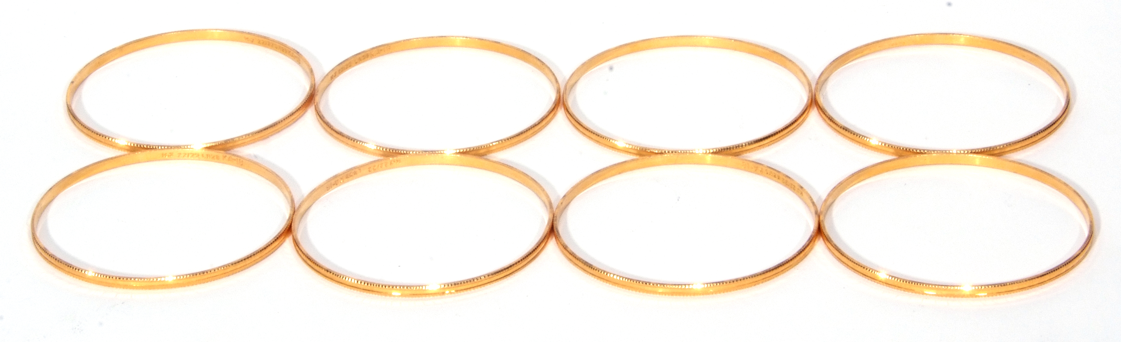 Eight high grade yellow metal bangles each decorated with a steel cut design 80.0gms - Image 4 of 7