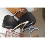 REVOLVING OFFICE CHAIR