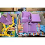 QTY OF CHILDRENS PLASTIC CONSTRUCTION TOYS AND ACCOMPANYING PLAY MAT (3)