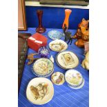 MIXED LOT OF CERAMICS TO INCLUDE DECORATED PIN TRAYS, MODERN PAPERWEIGHTS, GLASS VASES ETC