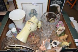 BOX OF VARIOUS MIXED ITEMS TO INCLUDE PIG MODELS AND OTHER ORNAMENTS, GLASS VASES AND BOWLS, ROYAL