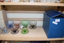 MIXED LOT COMPRISING COLOURED SUNDAE GLASS DISHES AND A BOX OF WINE GLASSES