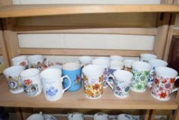 QTY OF DECORATED MUGS AND CUPS TO INCLUDE SADLER AND ROYAL COMMEMORATIVES