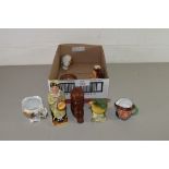 BOX OF VARIOUS SMALL CERAMICS TO INCLUDE A KEVIN FRANCIS CLARICE CLIFF PROMOTIONAL RELEASE NOVELTY