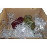 BOX CONTAINING GLASS WARES TO INCLUDE CUT GLASS JUG, FISHING FLOATS ETC