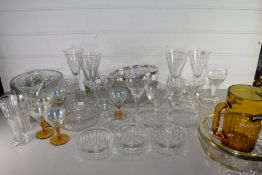 MIXED LOT OF GLASS WARES TO INCLUDE DRINKING GLASSES, BOWLS, BRITVIC JUG AND OTHER ITEMS