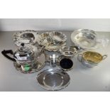 MIXED LOT OF SILVER PLATED WARES TO INCLUDE TEA SERVICE, HORS D'OEUVRES DISH, TRAYS ETC