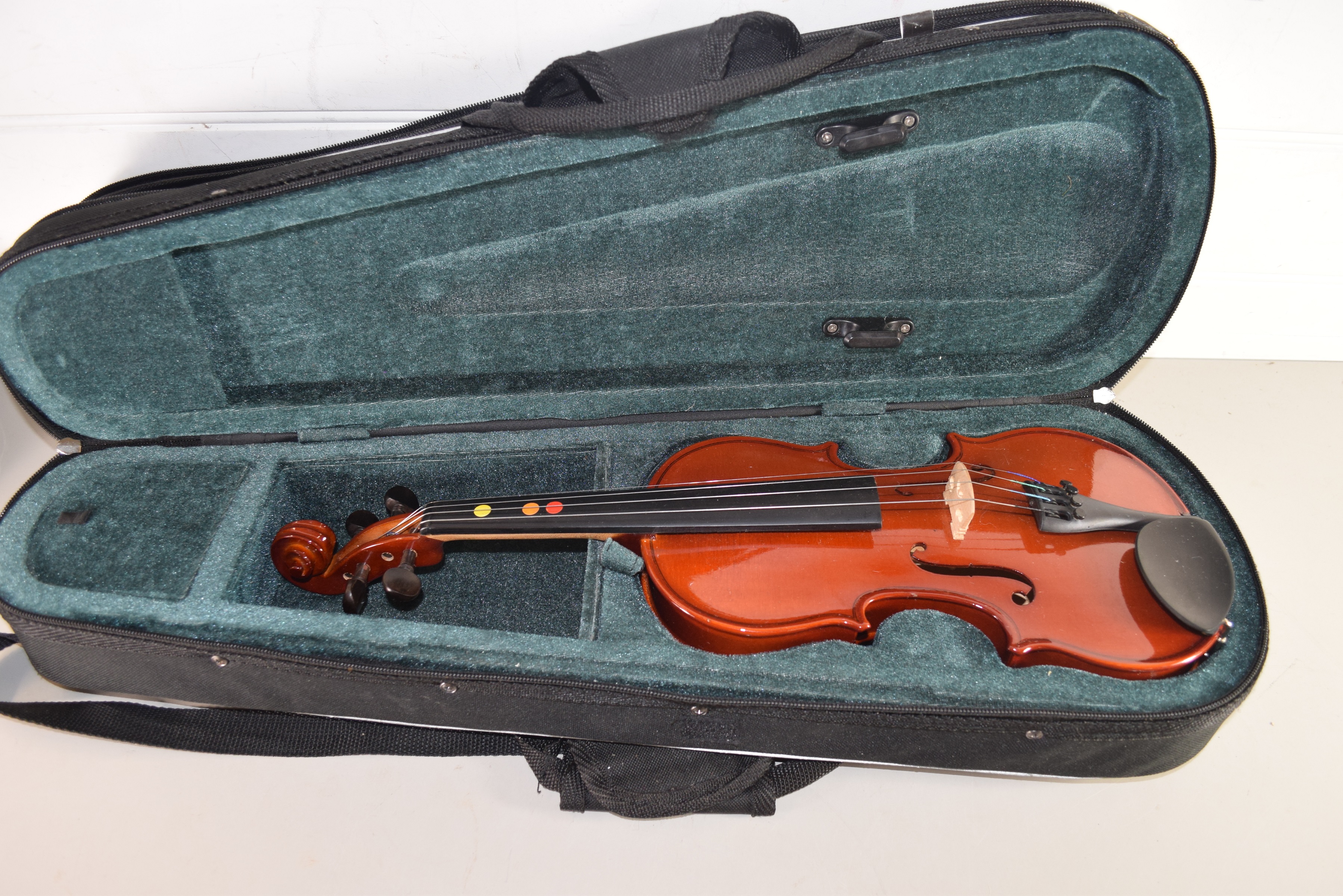 PRIMA VERA CHILD'S VIOLIN AND CARRY CASE