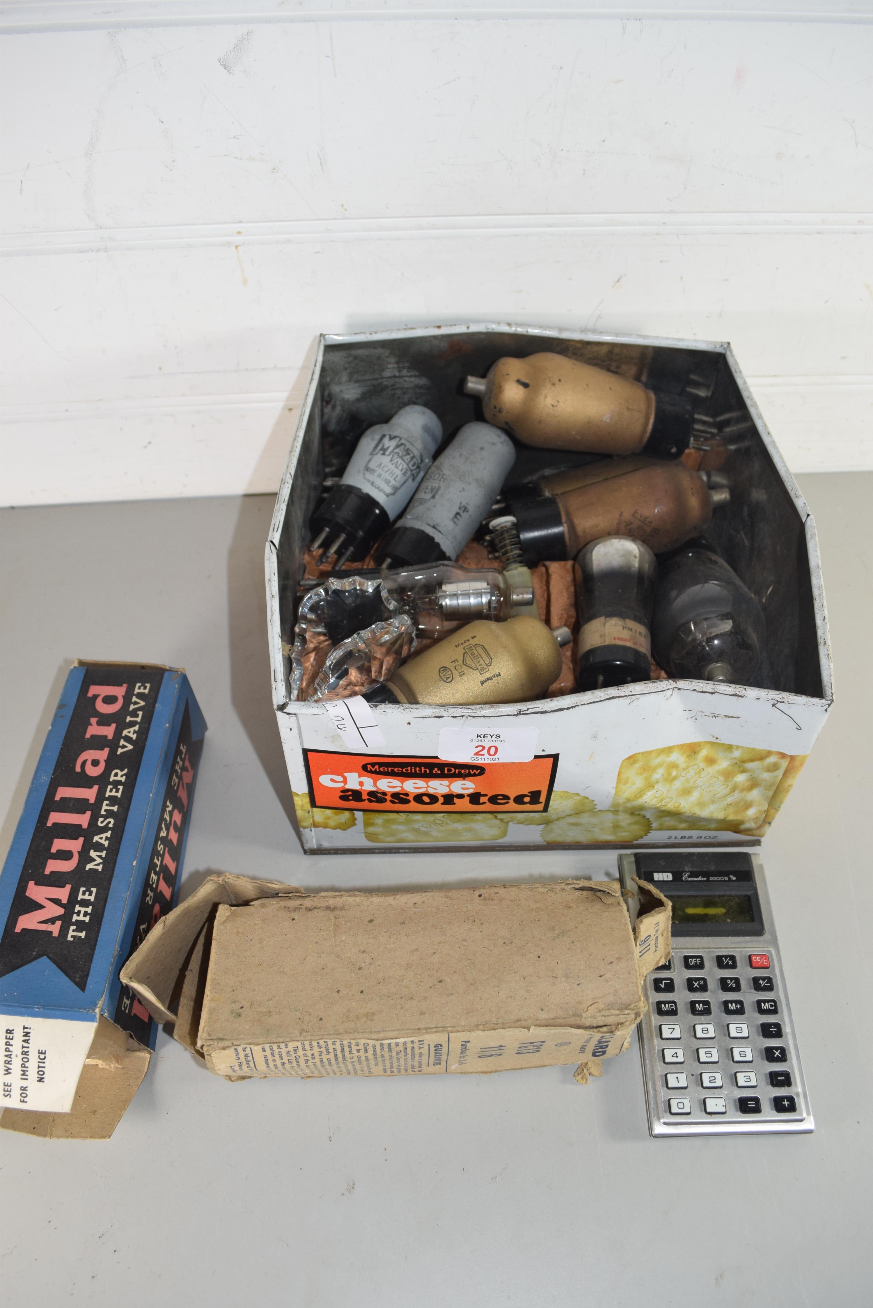 BOX OF VARIOUS VINTAGE ELECTRIC VALVES TO INCLUDE MAZDA AND MULLARD