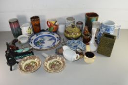 MIXED LOT OF CERAMICS TO INCLUDE RANGE OF VASES, MODEL SEAL, DECORATED PLATES AND OTHER ITEMS