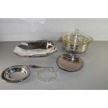 MIXED LOT SILVER PLATED WARES COMPRISING TRAY WITH PRESENTATION INSCRIPTION FROM CHESHIRE COUNTY