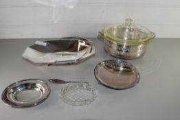 MIXED LOT SILVER PLATED WARES COMPRISING TRAY WITH PRESENTATION INSCRIPTION FROM CHESHIRE COUNTY
