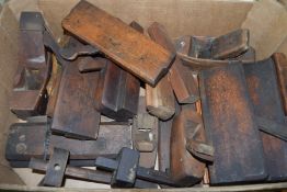 COLLECTION OF VINTAGE WOODEN MOULDING AND OTHER PLANES
