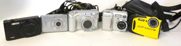Mixed Lot: digital cameras and accessories