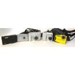 Mixed Lot: digital cameras and accessories