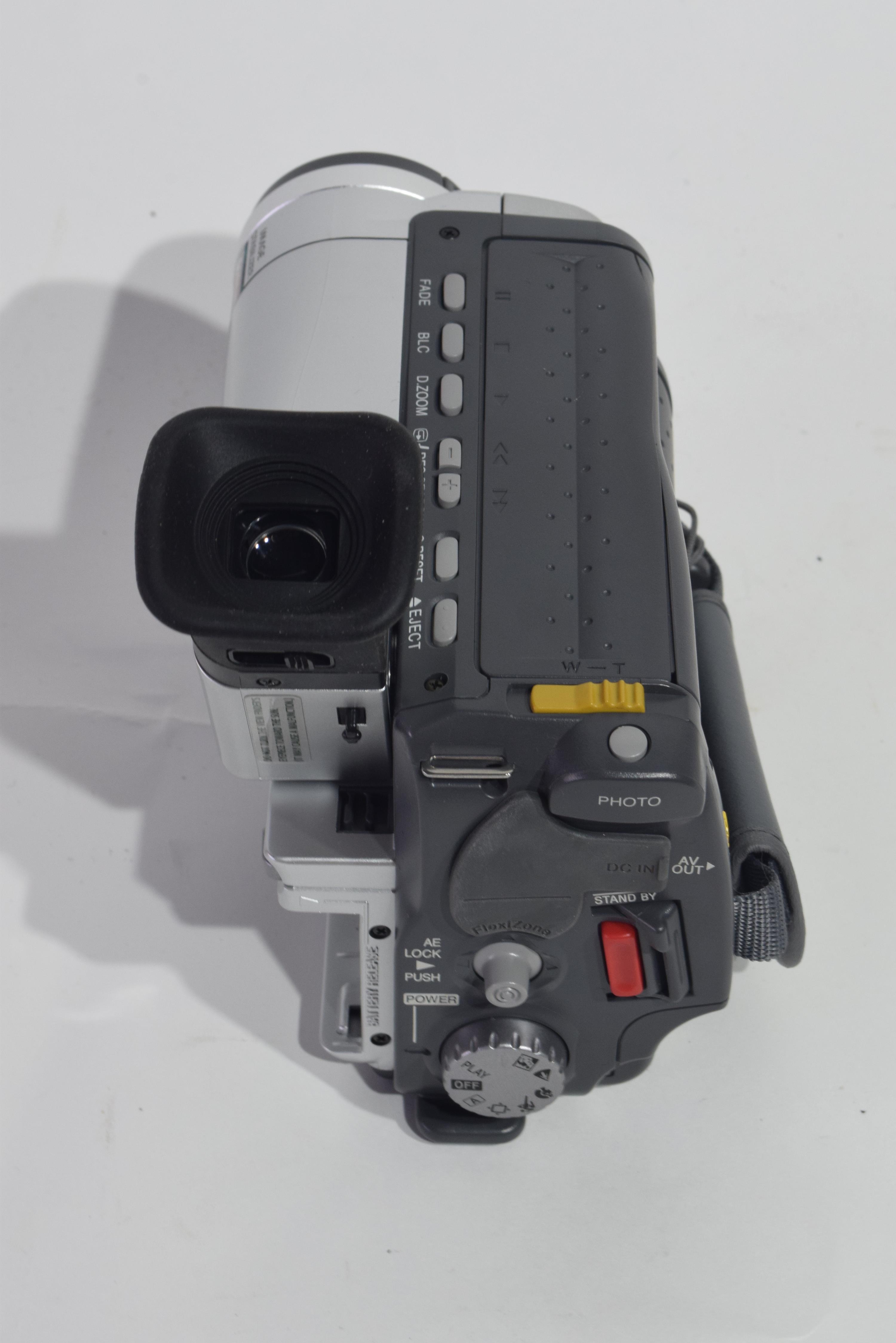 Canon G45-HI 8mm video camcorder with leads and case - Image 2 of 4