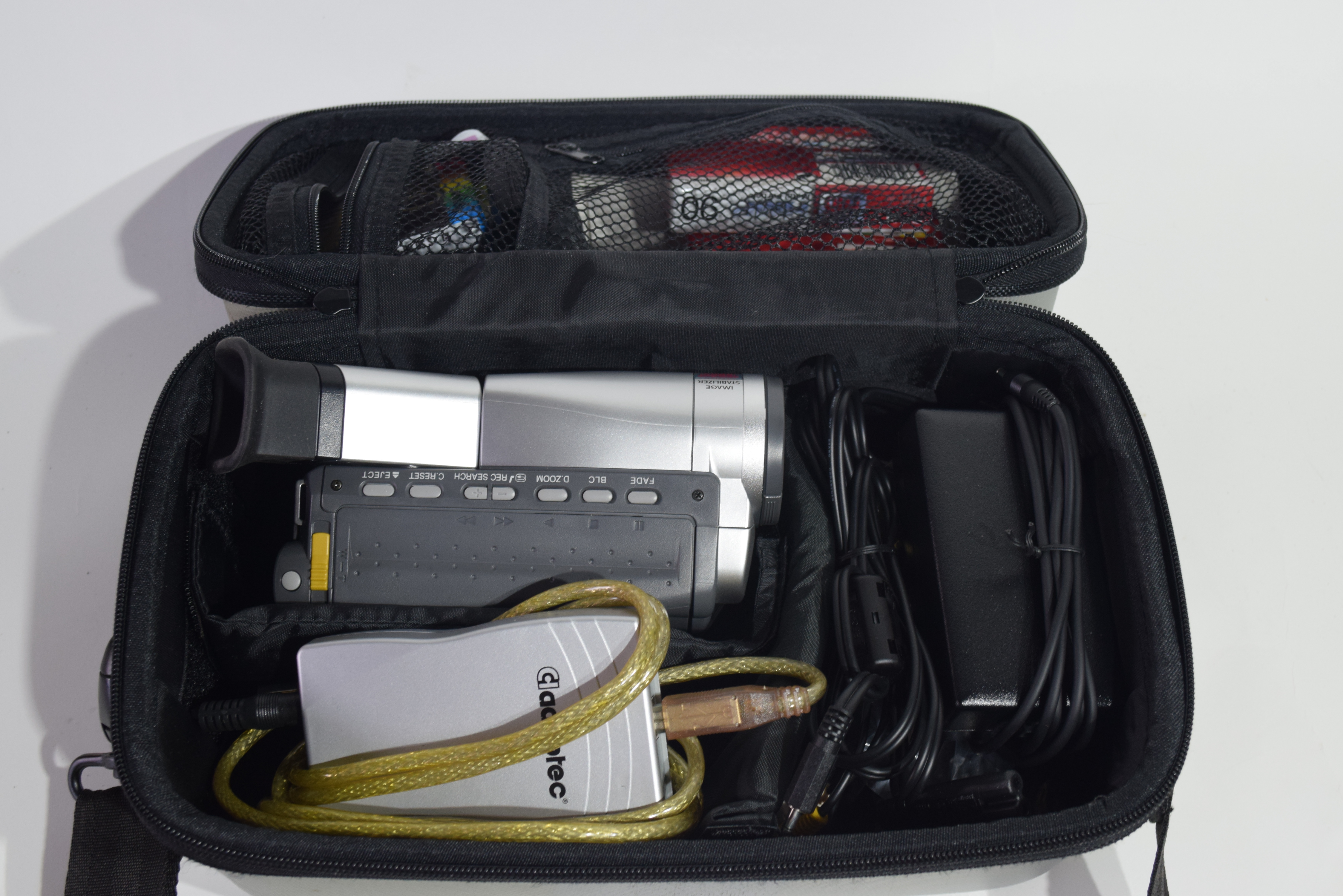 Canon G45-HI 8mm video camcorder with leads and case - Image 4 of 4