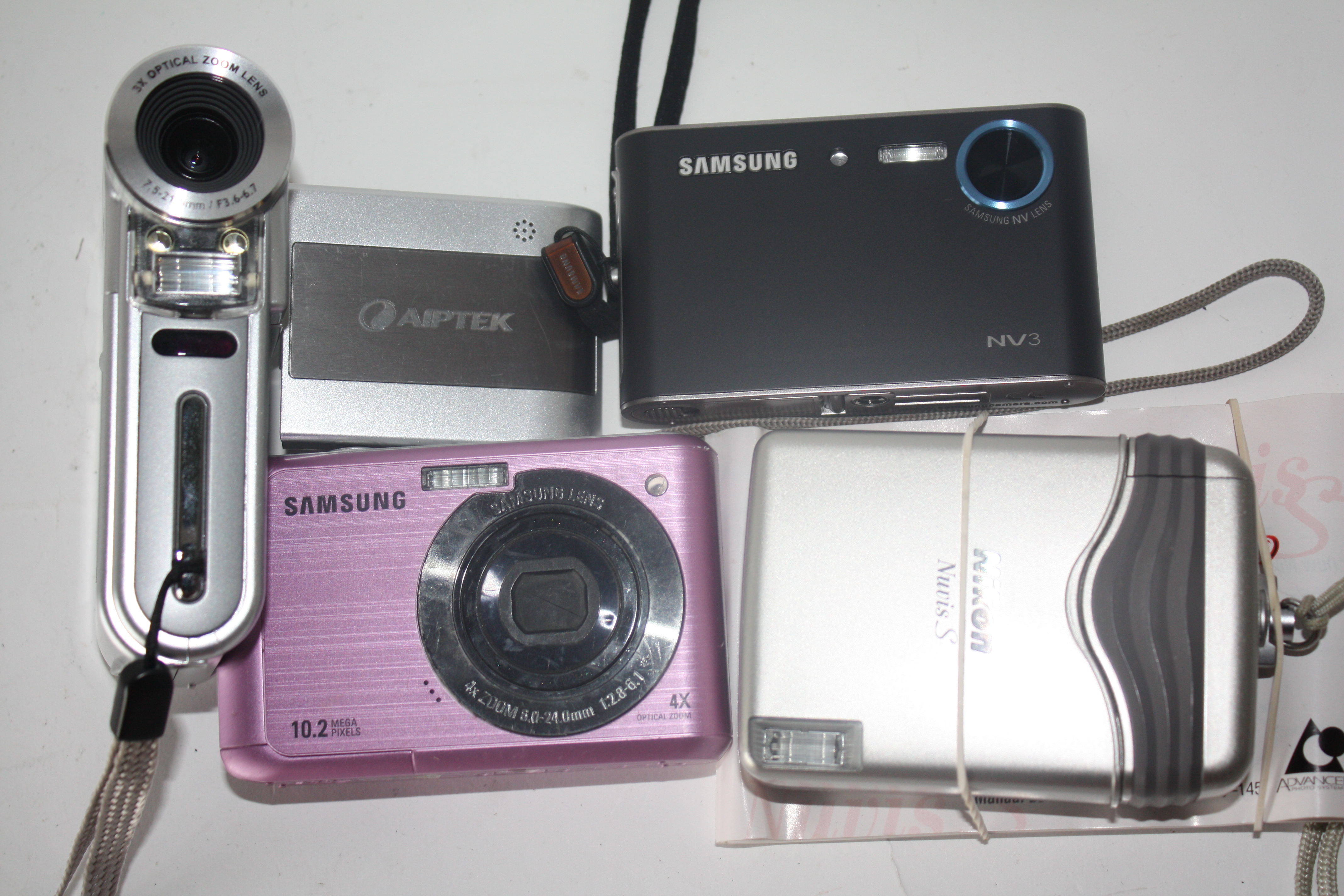 Mixed lot of point and shoot digital cameras to include a Samsung NW3 and a Toshiba Camileo S30 - Image 2 of 2