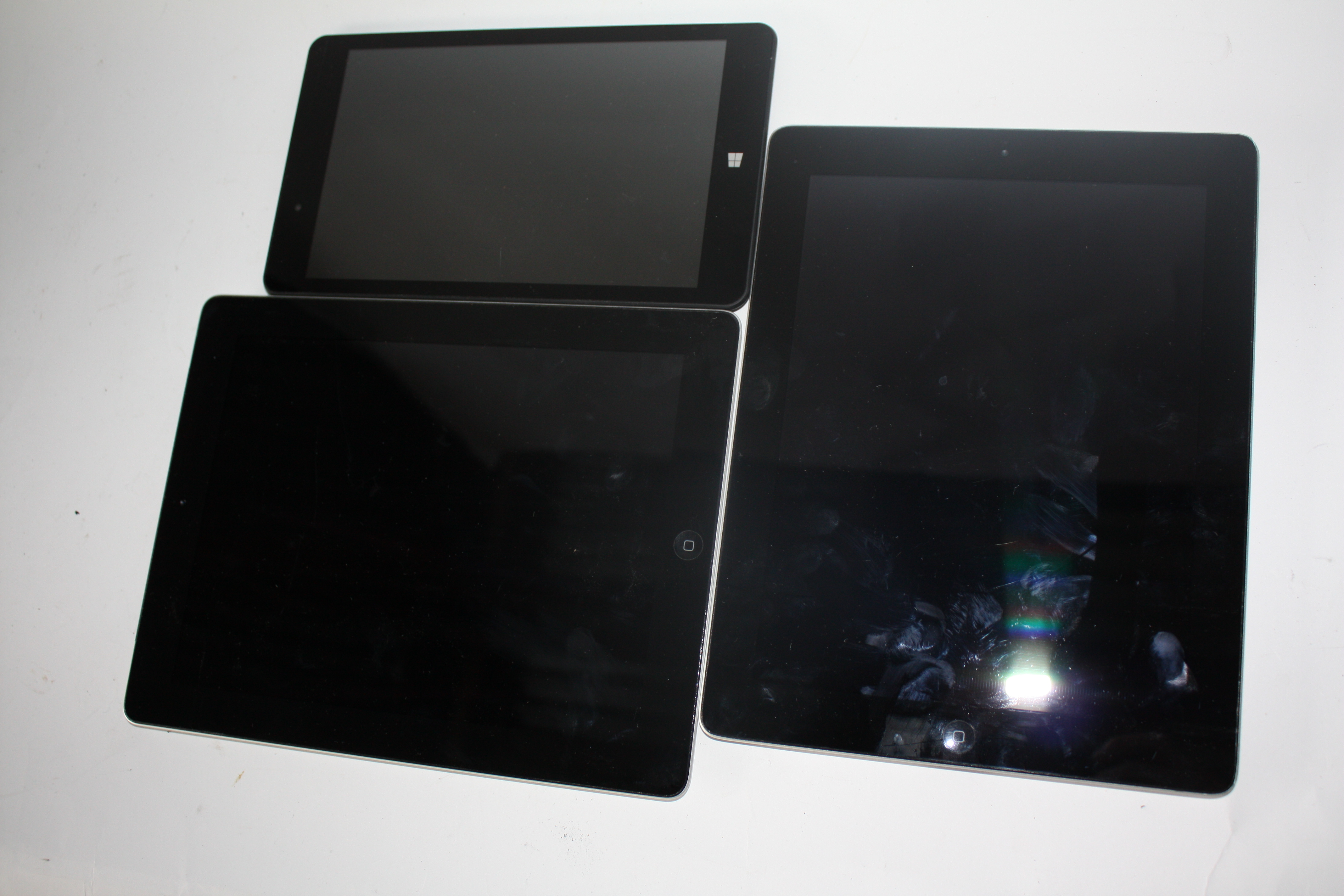 Pair of i-pads together with Lynx tablets - Image 2 of 3
