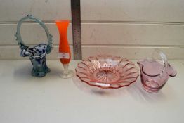 MIXED LOT COMPRISING A MURANO GLASS BASKET, A SLOVAKIAN GLASS BASKET, FURTHER PLATE AND AN ORANGE