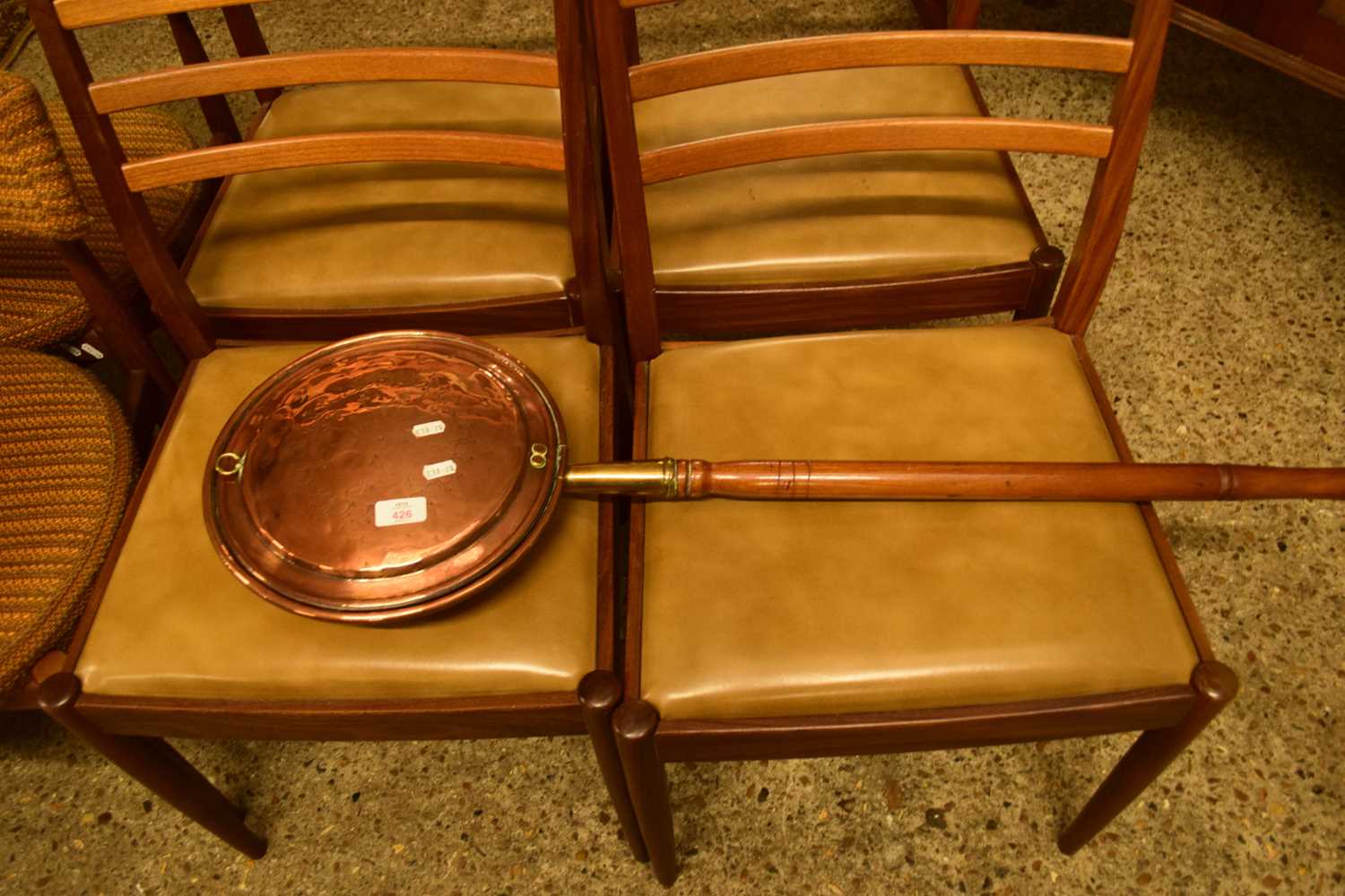 VICTORIAN COPPER BED WARMING PAN ON TURNED HANDLE