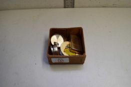 BOX OF MIXED ITEMS TO INCLUDE POCKET COMPASSES, SMALL ADVERTISING MIRROR FROM THE MANCHESTER UNITY