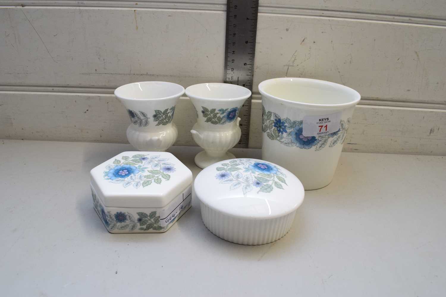 COLLECTION OF WEDGWOOD CLEMENTINE PATTERN CHINA WARES COMPRISING PAIR OF SMALL VASES, TWO TRINKET