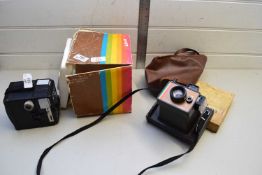 MIXED LOT COMPRISING A VINTAGE CONWAY SUPER FLASH CAMERA PLUS FURTHER POLAROID CAMERA ETC