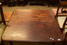 LARGE MAHOGANY COFFEE TABLE, 105CM WIDE