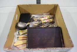 BOX OF MIXED CUTLERY TO INCLUDE A PAIR OF SALAD SERVERS WITH PORCELAIN HANDLES