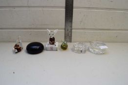 MIXED LOT OF ART GLASS WARES TO INCLUDE A LANGHAM GLASS FISH, FURTHER GLASS MOUSE, AND BIRD AND