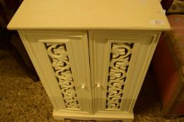 PAIR OF MODERN WHITE PAINTED SMALL TWO DOOR CABINETS, 55CM WIDE