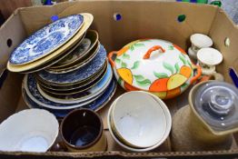 BOX OF MIXED CERAMICS TO INCLUDE ART DECO STYLE VEGETABLE DISH, VARIOUS DECORATED PLATES, ETC