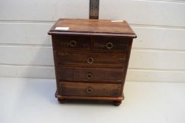 SMALL HARDWOOD FIVE DRAWER TABLE TOP CHEST