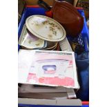 BOX OF MIXED KITCHEN WARES AND OTHER ITEMS