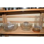 MIXED LOT COMPRISING CLEAR GLASS BOWLS AND VASES