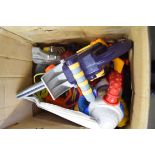 BOX OF CHILDRENS PLASTIC TOYS TO INCLUDE CONSTRUCTION TOOLS