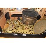 BOX OF BRASS WARES TO INCLUDE JARDINIERE, TRIVET ETC