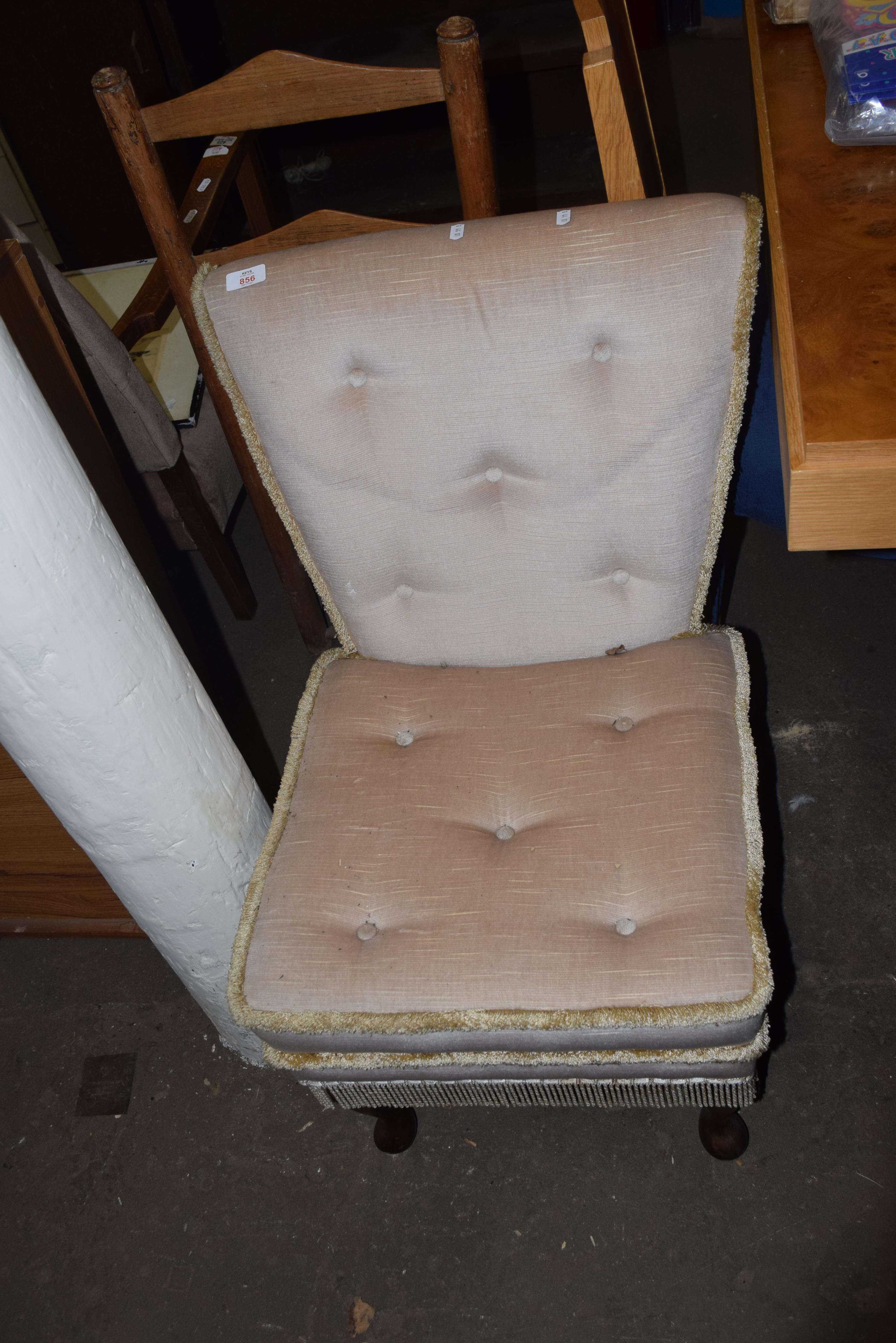 RETRO BUTTONED BEDROOM CHAIR