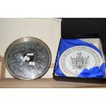 AYNSLEY PLATE COMMEMORATING 1000 YEARS OF ENGLISH MONARCHY TOGETHER WITH A SILVER PLATED SERVING