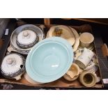 BOX OF MIXED CERAMICS TO INCLUDE RETRO VEGETABLE TUREEN, VARIOUS BOWLS, ETC