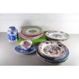 MIXED LOT OF CERAMICS COMPRISING DECORATED PLATES TO INCLUDE MASONS, ROYAL DOULTON, SHAKESPEARE