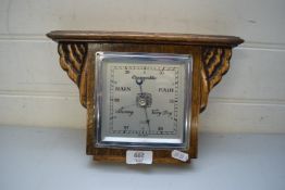 WALL MOUNTED OAK CASED ANEROID BAROMETER RETAILED BY COX & SON, GT YARMOUTH