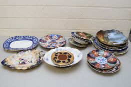 MIXED LOT VARIOUS 19TH CENTURY AND LATER DECORATIVE PLATES AND DISHES TO INCLUDE JAPANESE IMARI,