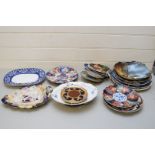 MIXED LOT VARIOUS 19TH CENTURY AND LATER DECORATIVE PLATES AND DISHES TO INCLUDE JAPANESE IMARI,