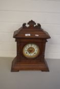 ANSONIA CLOCK CO OF NEW YORK, LATE 19TH CENTURY OAK CASED MANTEL CLOCK WITH BRASS MOVEMENT