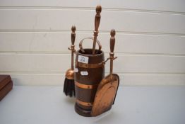 SMALL FIRE COMPANION SET IN OAK BARREL FORMED STAND